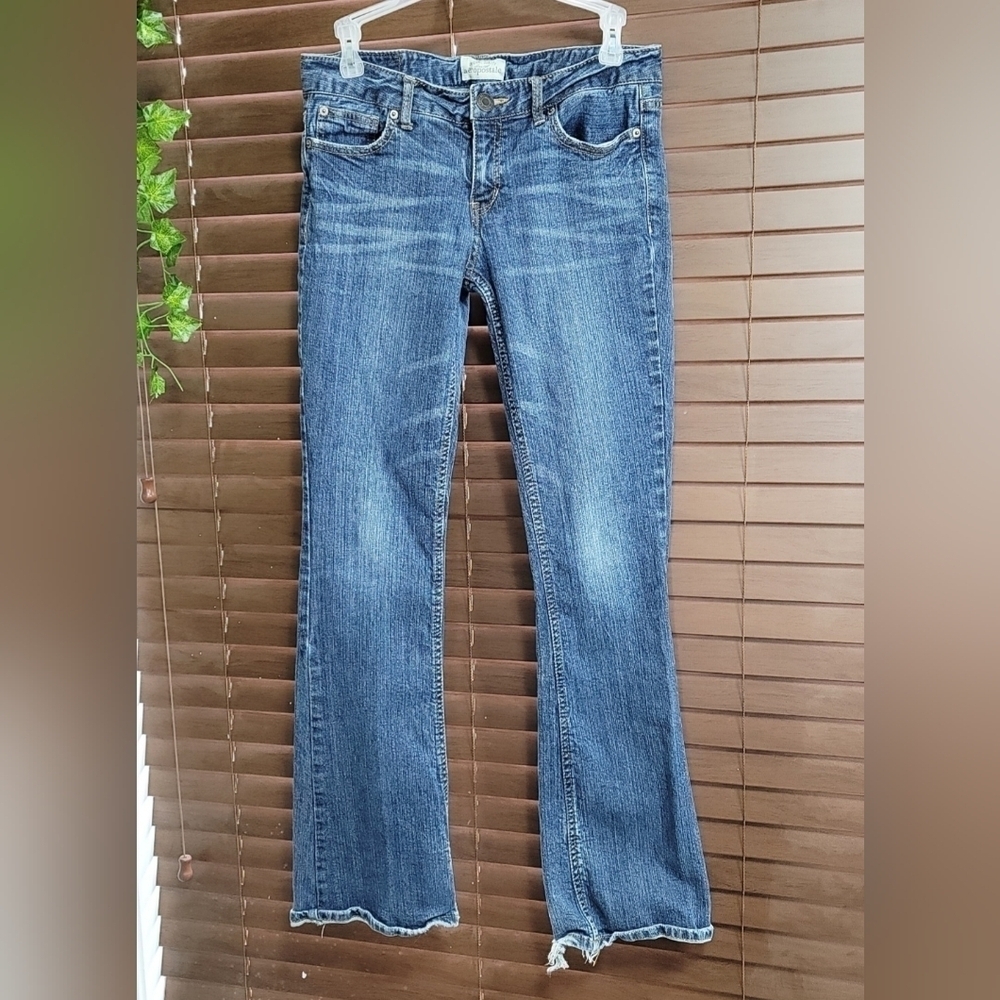 Aeropostale Hailey Flare Midwash Low Rise Women's Jeans Size 3/4